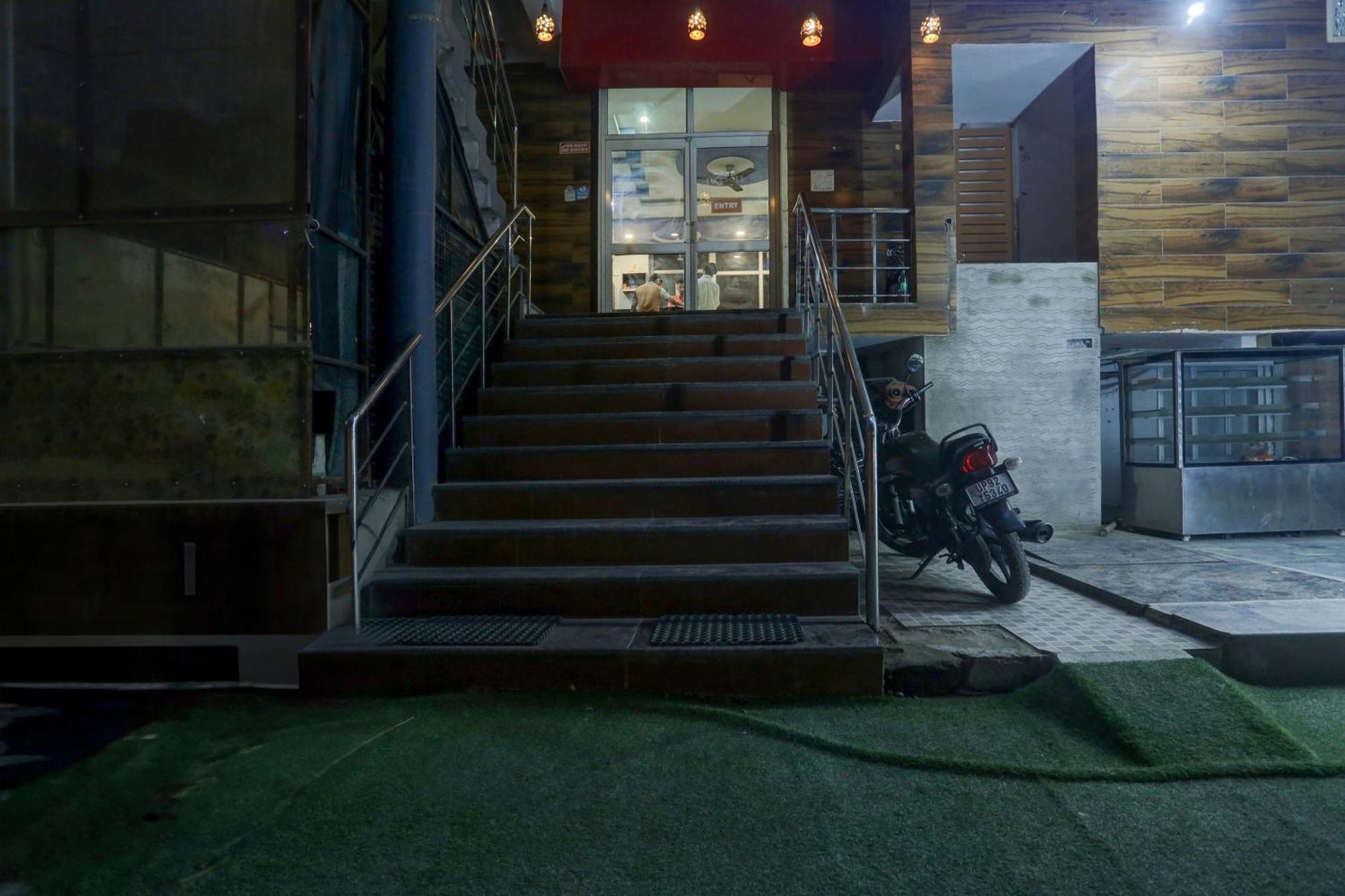 Collection O Hotel Moon Light ラクナウ エクステリア 写真